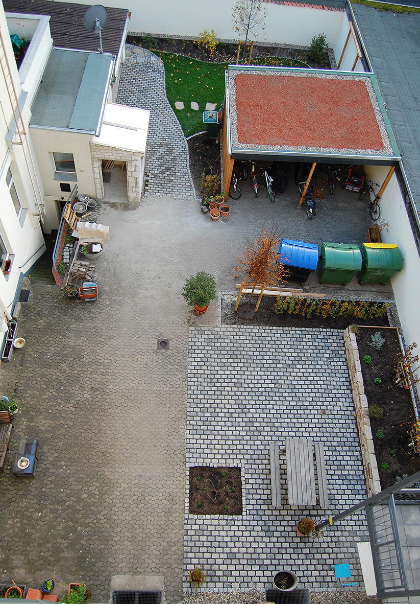 Hofumgestaltung mit Fahrradgarage