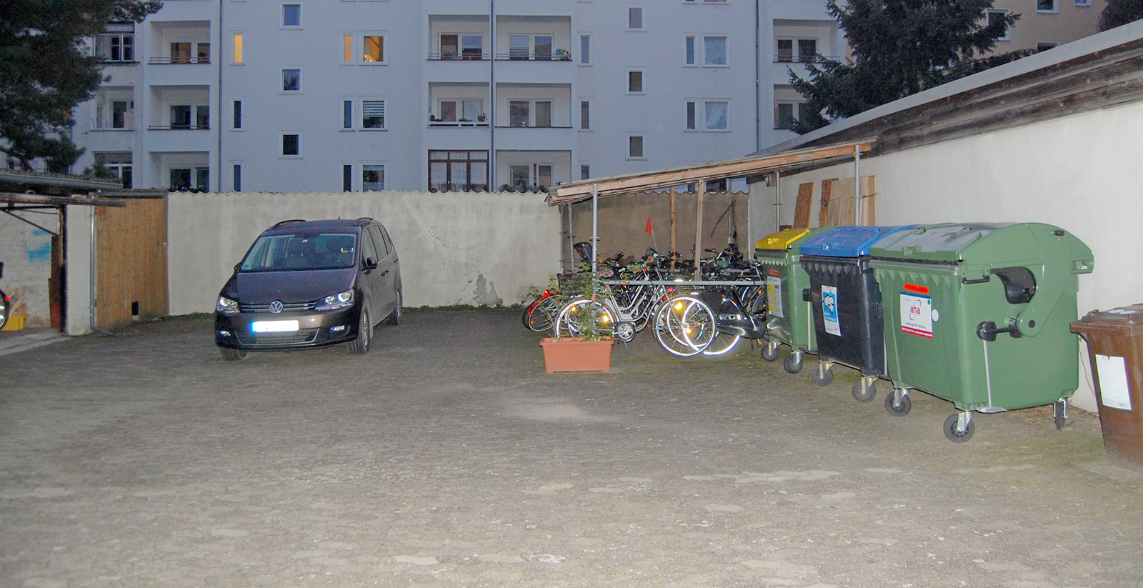 Der Hof vor dem Umbau
