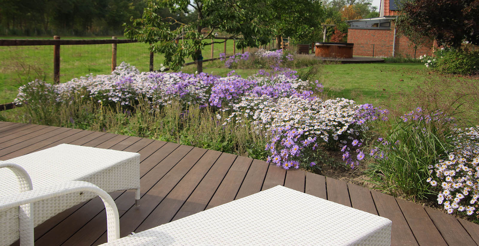 Geschwungene Beete, natürliche Optik im Garten
